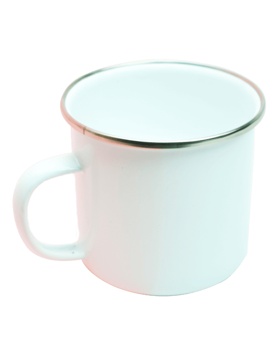 Taza peltre blanca orila metal